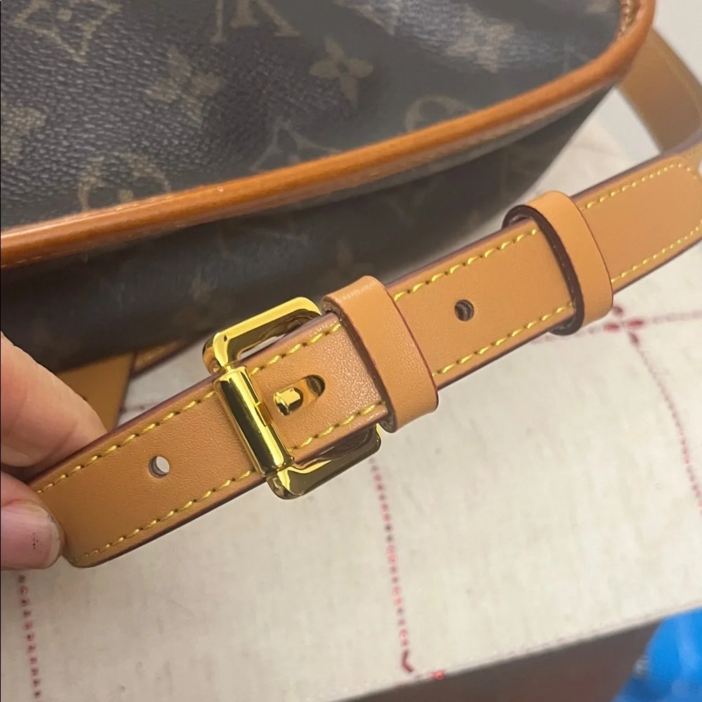 Louis Vuitton Gibeciere Crossbody unbranded vachetta strap new trim and tabs - Picture 9 of 16